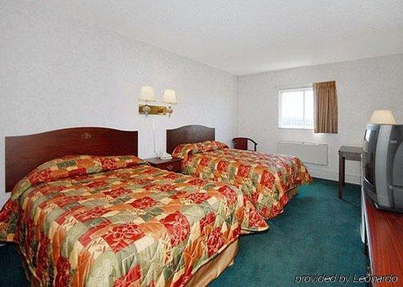 Econo Lodge East Staunton Room photo